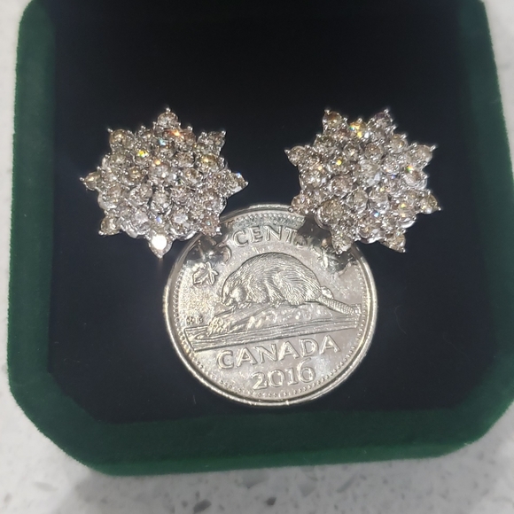 Fabulous 2 carats diamond 💎 earrings in 18k white gold - Picture 4 of 5